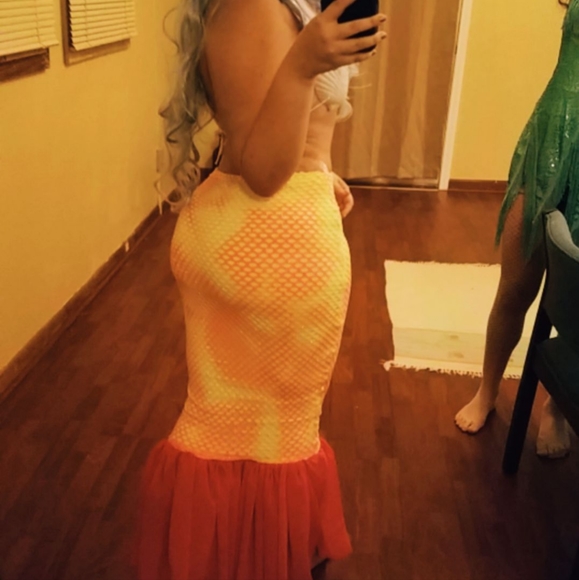 Handmade Mermaid🧜🏼♀️ Skirt & Crown Costume + Shell cups with pearl Details - Picture 2 of 8